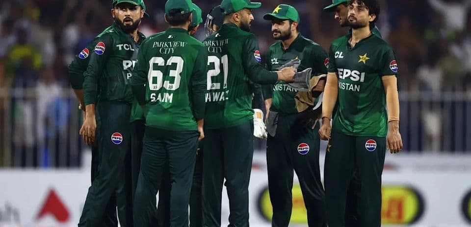 Faheem Ashraf salva a Saad Baig con una espectacular atrapada en Rawalpindi