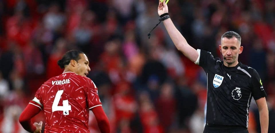 Por qué Chris Kavanagh, nacido en Manchester, puede arbitrar partidos del Man City