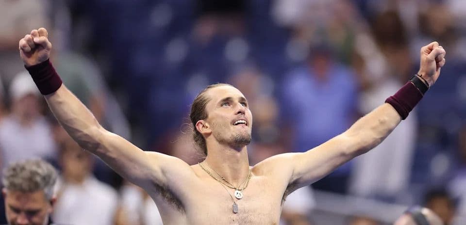Se termina la sequía de 35 años para Alexander Zverev tras la sorprendente derrota de Carlos Alcaraz en Shanghái