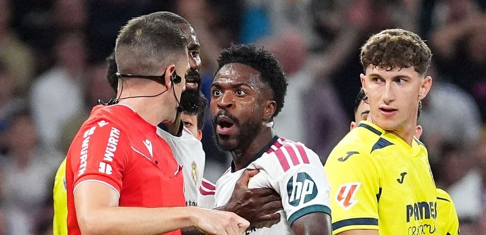 Vinicius Jr se disculpa públicamente tras su expulsión por tirar del cabello en el partido contra Villarreal