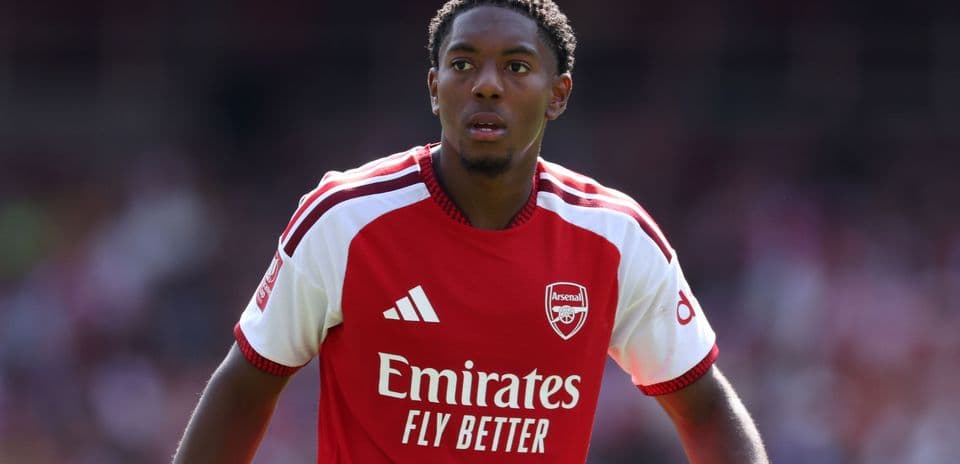 Chelsea y Manchester United rechazan oferta de £45 millones por Myles Lewis-Skelly del Arsenal