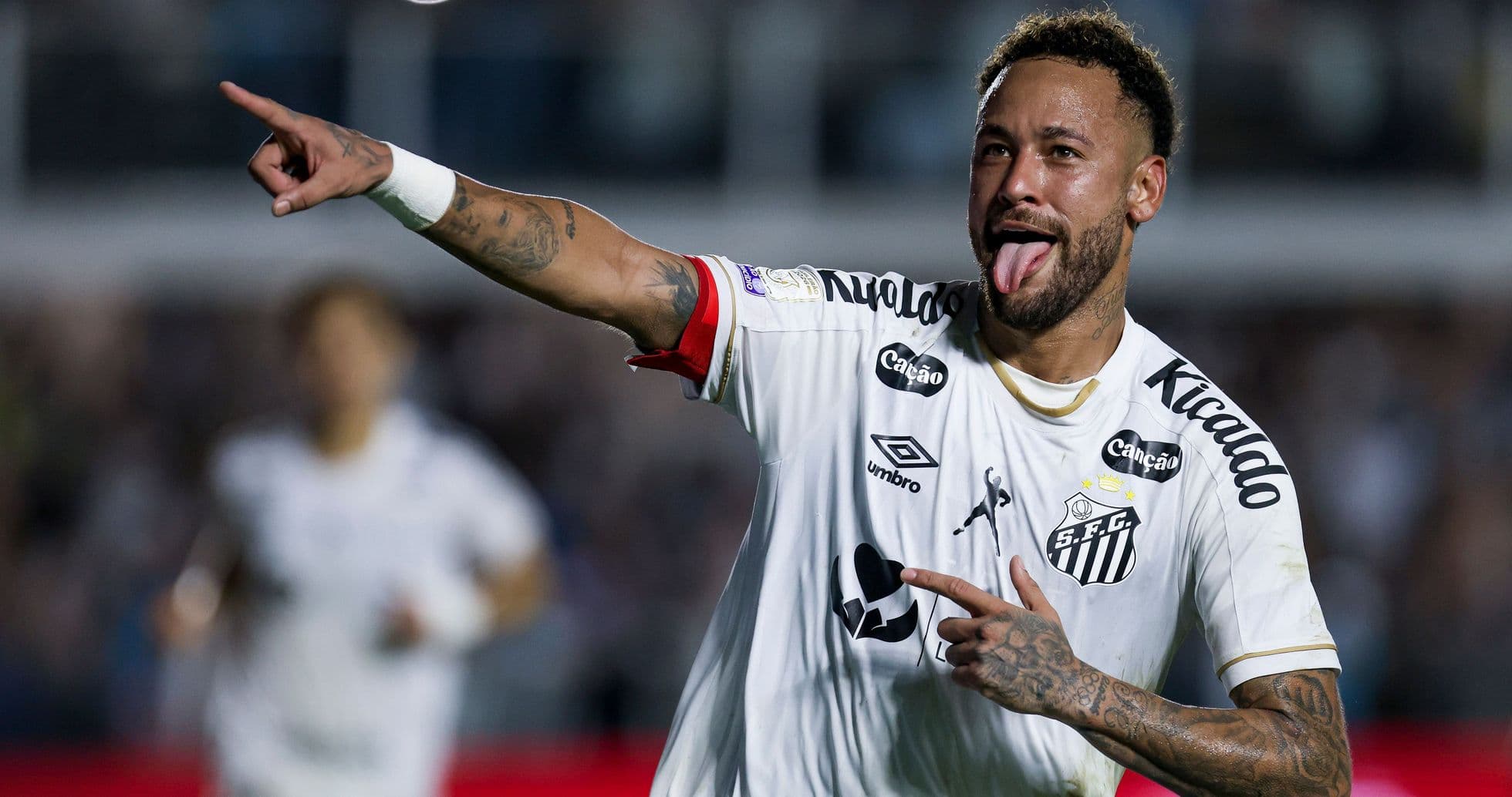 Neymar salva a Santos con dos penales contra Flamengo y frena el liderato