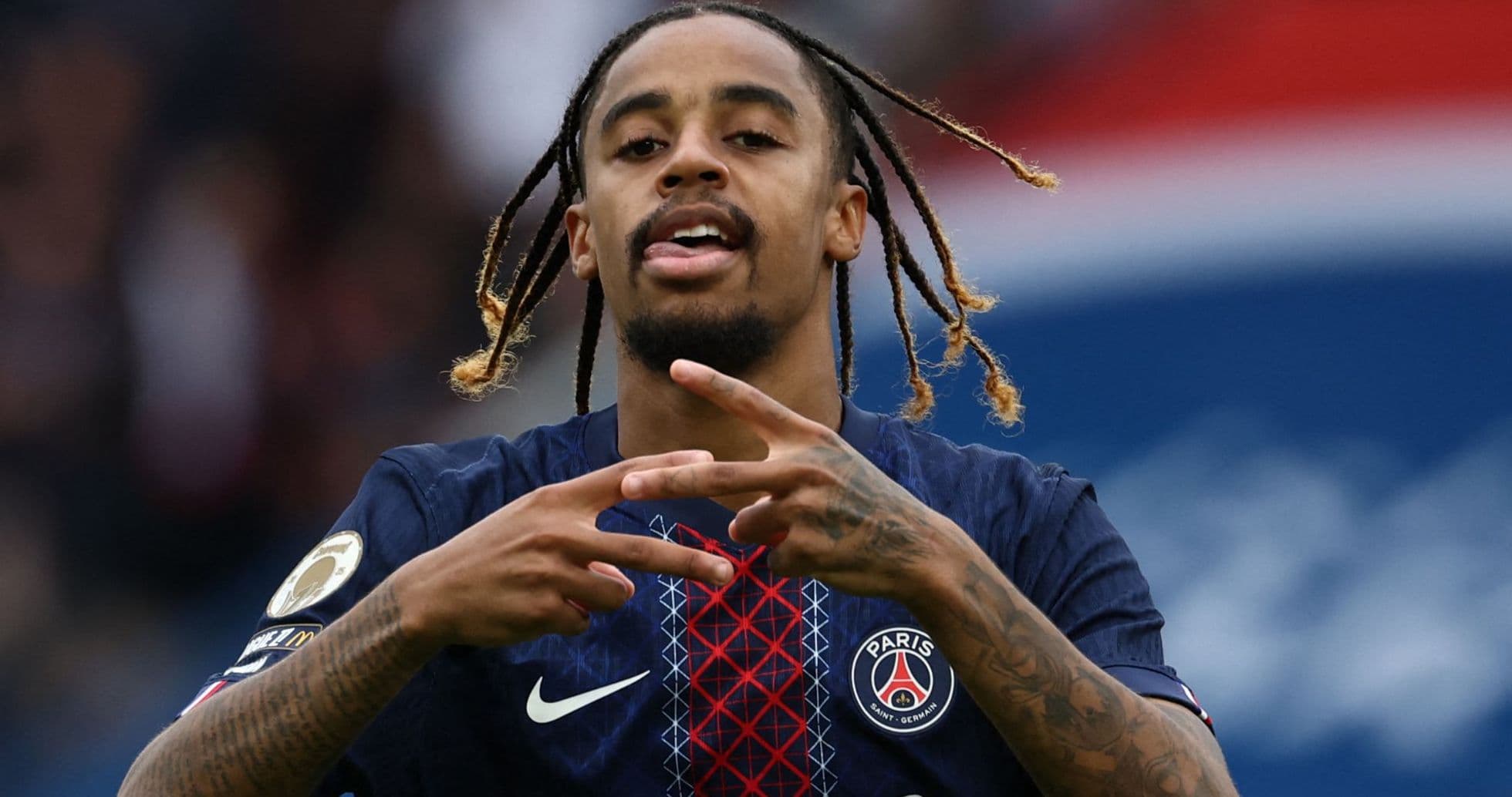 Liverpool enfrenta bloqueo en fichaje de £145 millones: PSG exige cifra exorbitante y Reds buscan Plan B