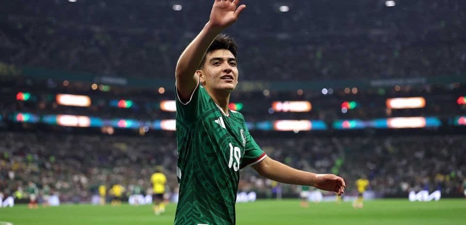 Liverpool sigue de cerca a Gilberto Mora, joya mexicana de 17 años con posible traspaso en verano