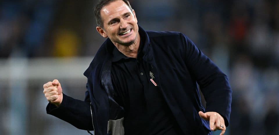 Frank Lampard celebra la actuación impecable de Coventry City en la goleada sobre Newcastle United