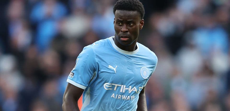 Marc Guehi reconoce falta de agresividad del Manchester City en su caída ante PSG en la Champions League