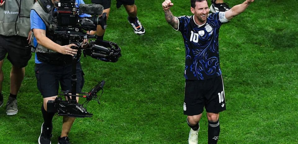 Cómo la victoria de Argentina impulsada por Lionel Messi frente a Inglaterra elevó los precios de las entradas para la final del Mundial