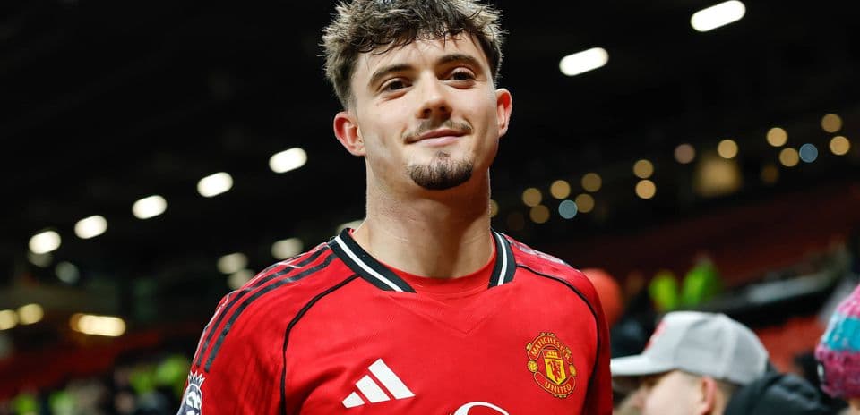 Sydney FC ficha al joven promesa de Manchester United, James Overy, buscando un salto en los Socceroos