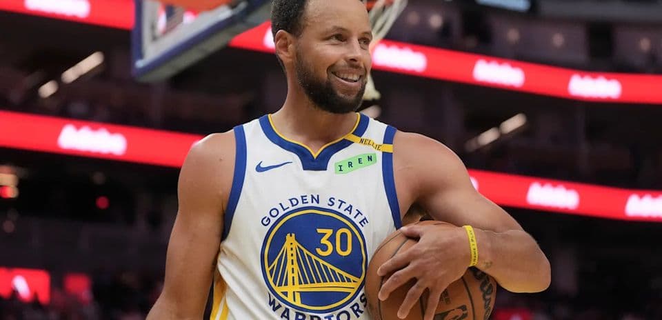 Stephen Curry se recupera tras lesión de tobillo y jugará contra Lakers en la apertura de temporada