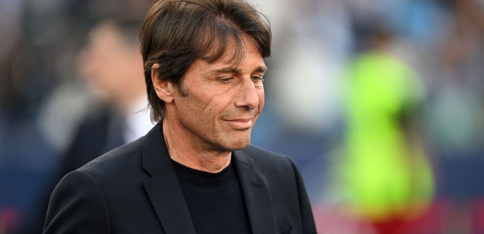 Manchester United considera a Antonio Conte para relevar a Michael Carrick tras mal inicio de temporada