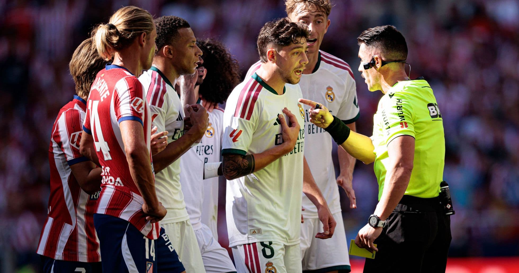 Real Madrid TV arremete contra el árbitro tras derrota en el derbi ante Atlético