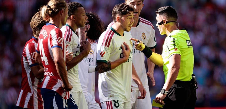 Real Madrid TV arremete contra el árbitro tras derrota en el derbi ante Atlético