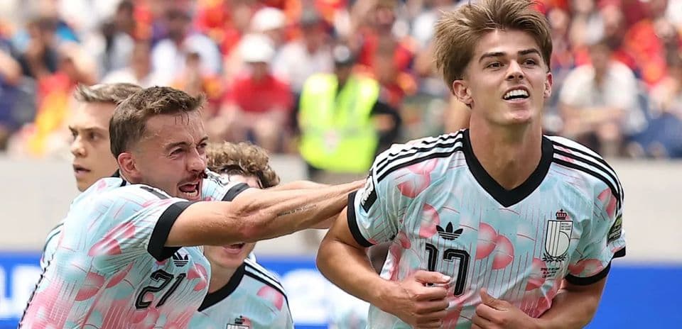 Atalanta fija en 50 millones de euros el precio de De Ketelaere ante interés de Bayern y PSG