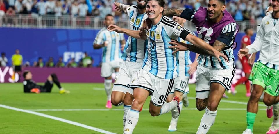 Julián Álvarez guía a Argentina a semifinales con un golazo en tiempo extra frente a Suiza