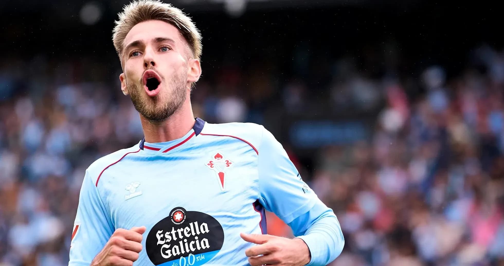 Jugador celebrando un gol de Celta Vigo Jugador celebrando un gol de Celta Vigo