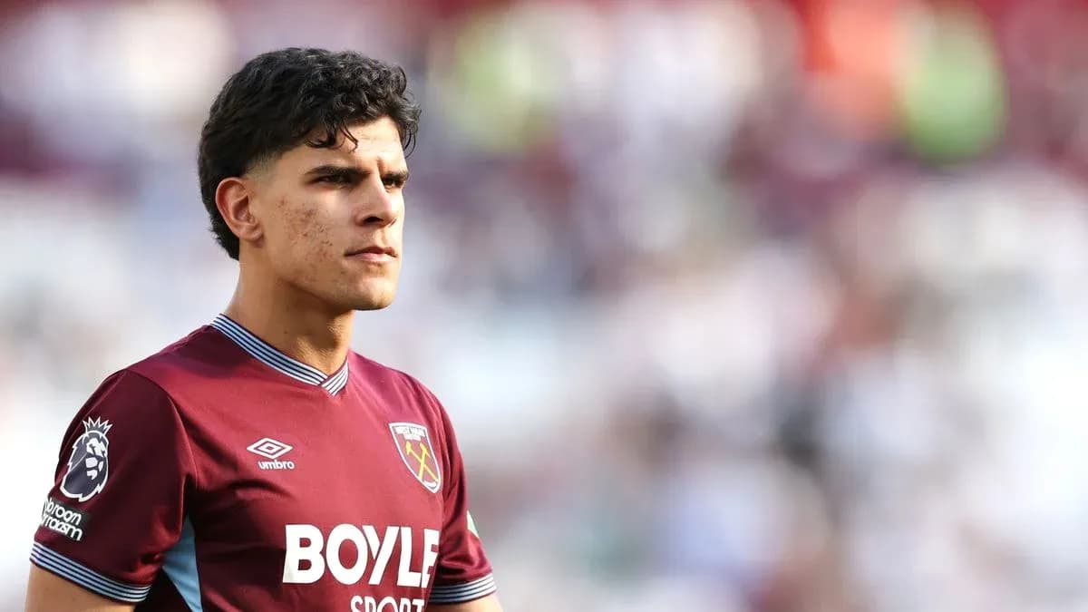 Jugador de West Ham preparado para el partido Jugador de West Ham preparado para el partido