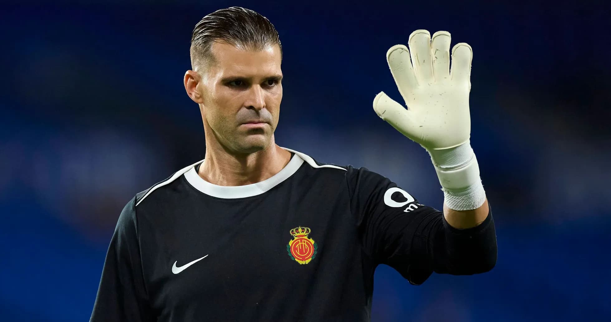 Portero saludando antes del partido con Mallorca Portero saludando antes del partido con Mallorca