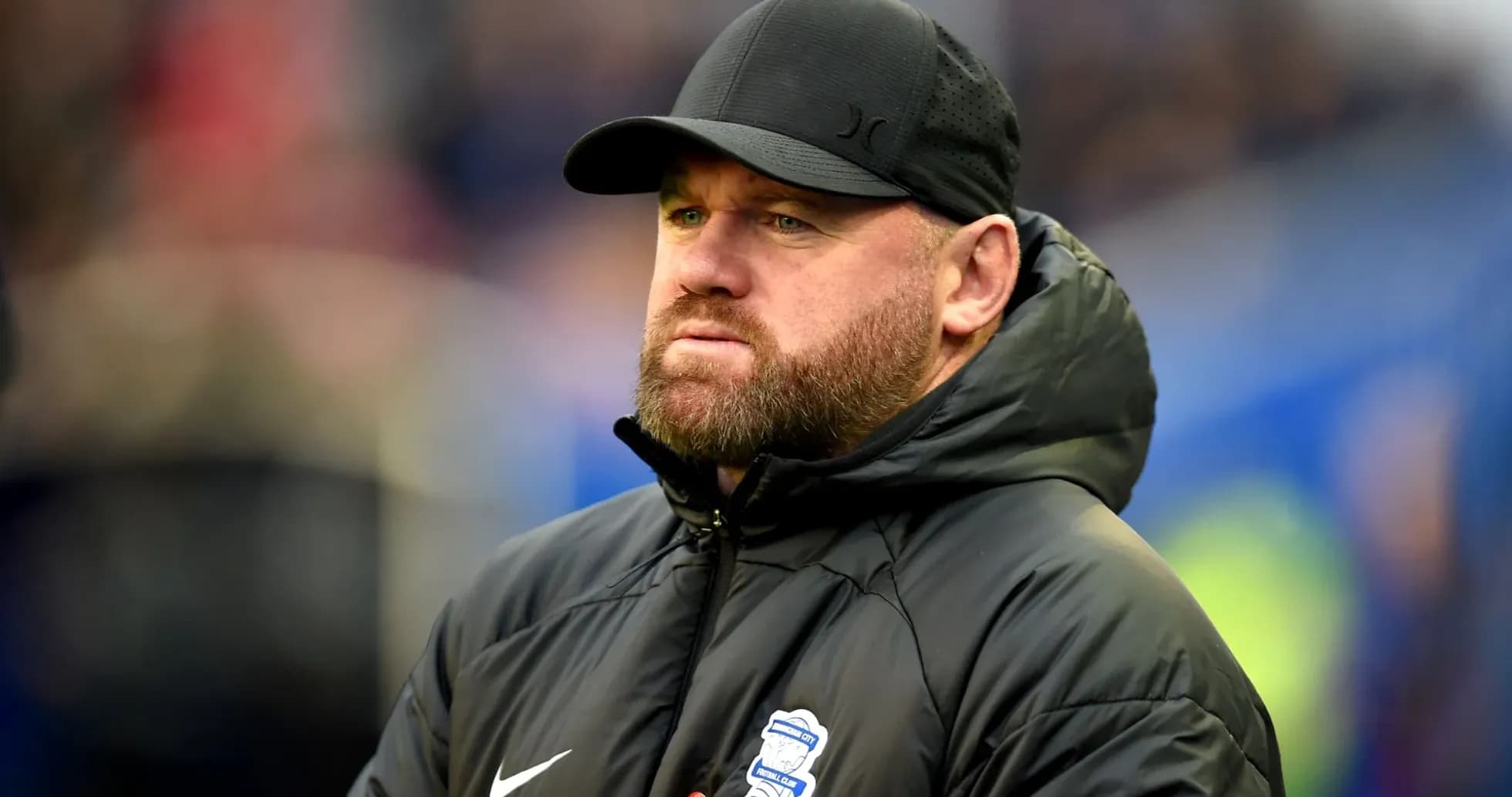 Entrenador de Birmingham City en la línea de banda Entrenador de Birmingham City en la línea de banda