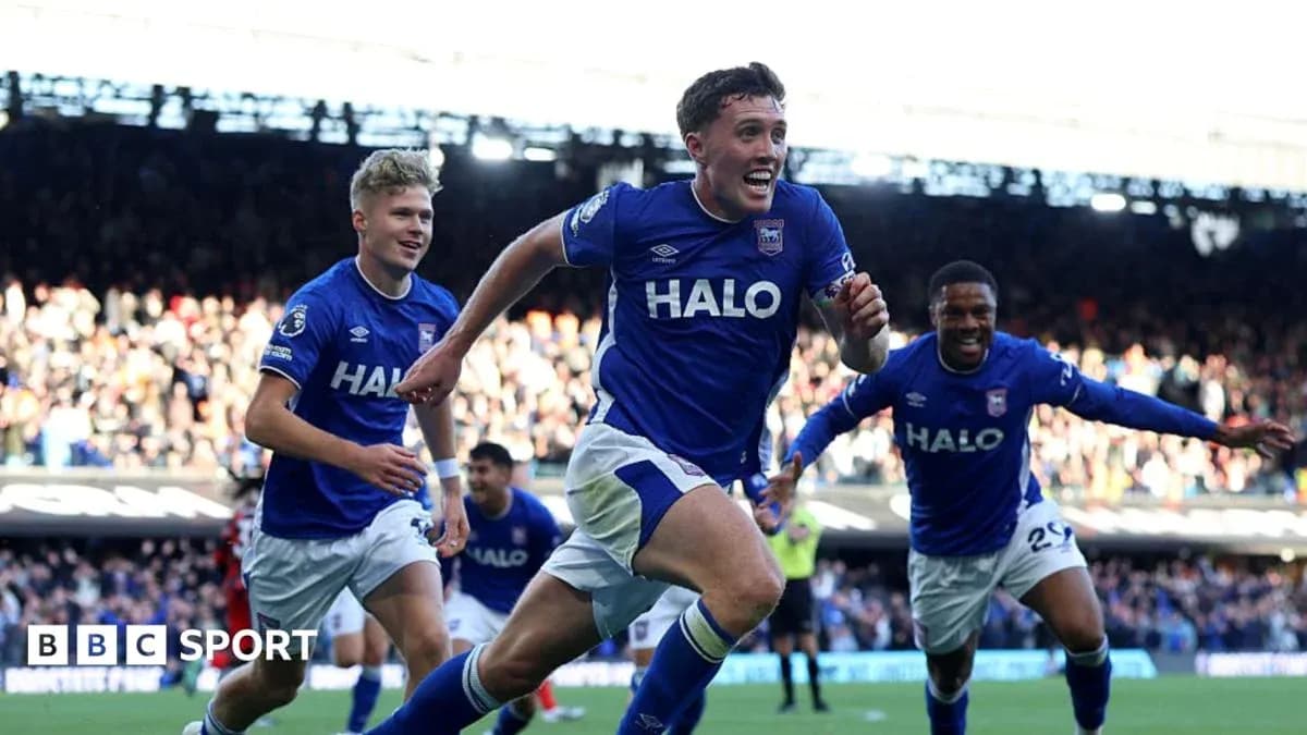 Jugadores de Ipswich celebrando un gol en el partido Jugadores de Ipswich celebrando un gol en el partido
