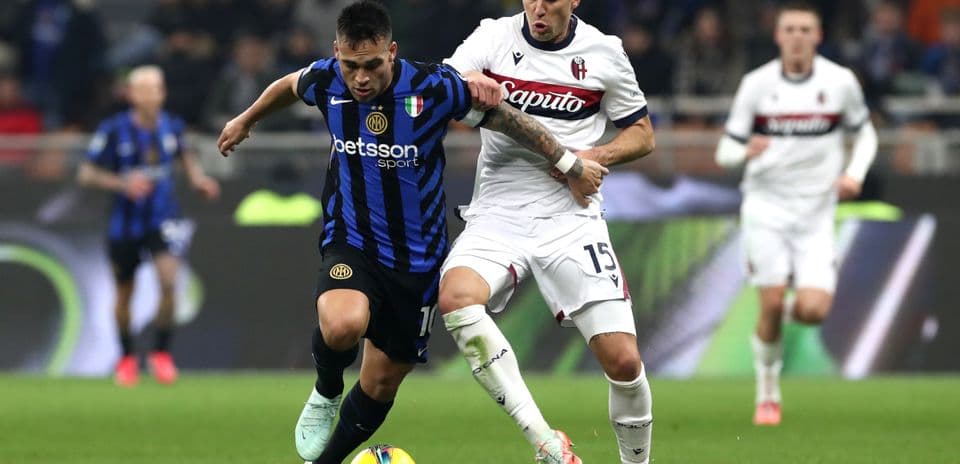 Luchador de Bologna e Inter durante el partido Luchador de Bologna e Inter durante el partido