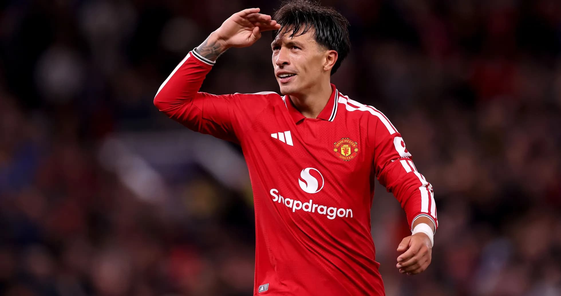 Jugador de Manchester United saludando al público Jugador de Manchester United saludando al público