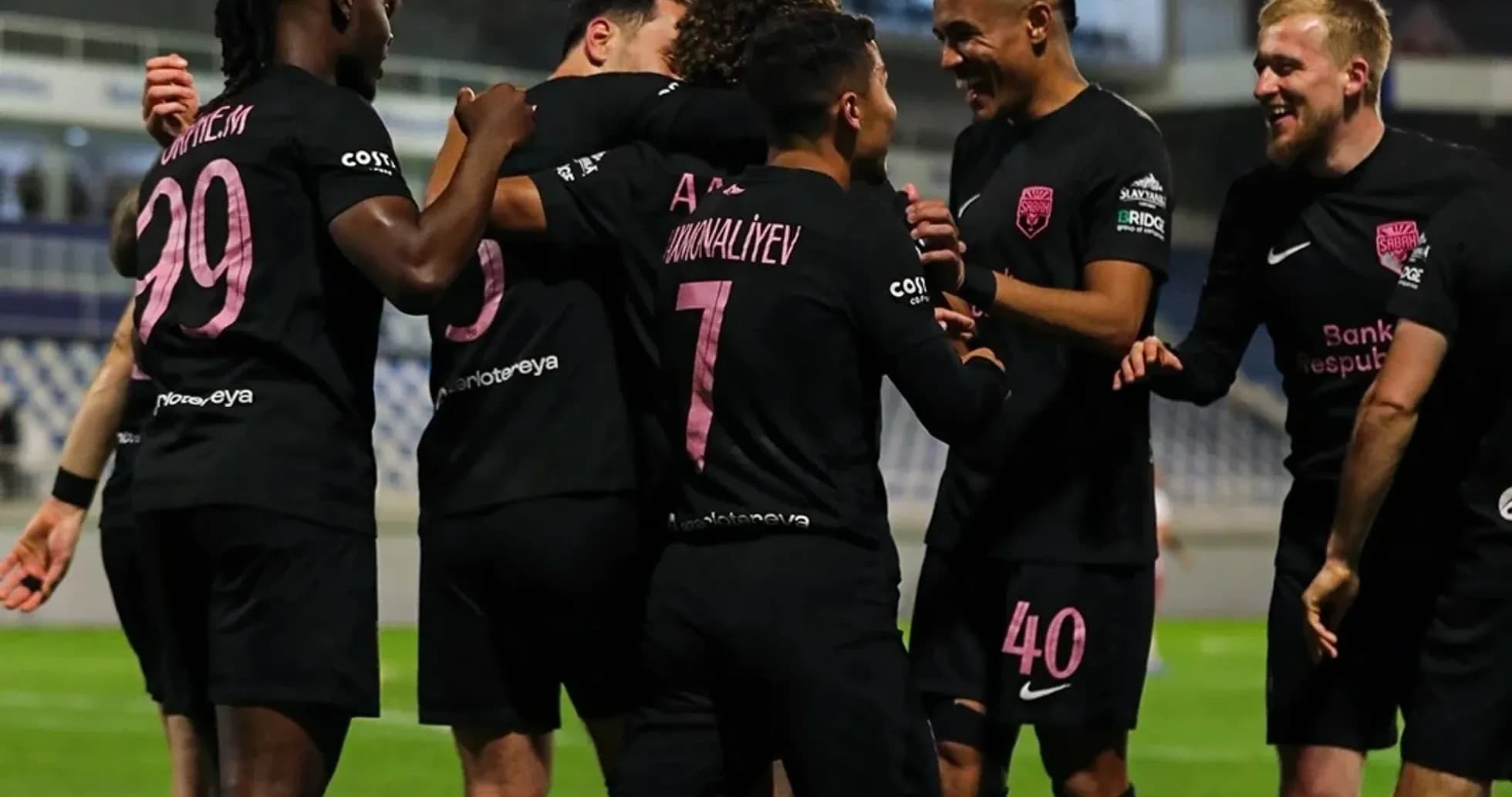 Jugadores de Sabah FA celebrando un gol Jugadores de Sabah FA celebrando un gol