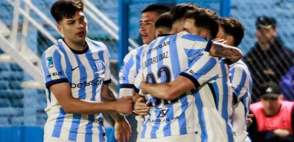 Jugadores de Racing Club celebrando un gol Jugadores de Racing Club celebrando un gol