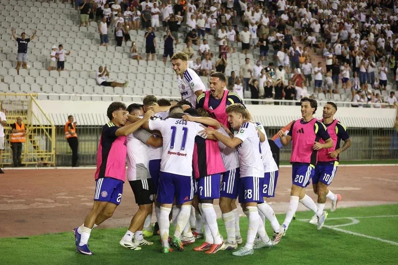 Jugadores de Anderlecht celebrando un gol Jugadores de Anderlecht celebrando un gol