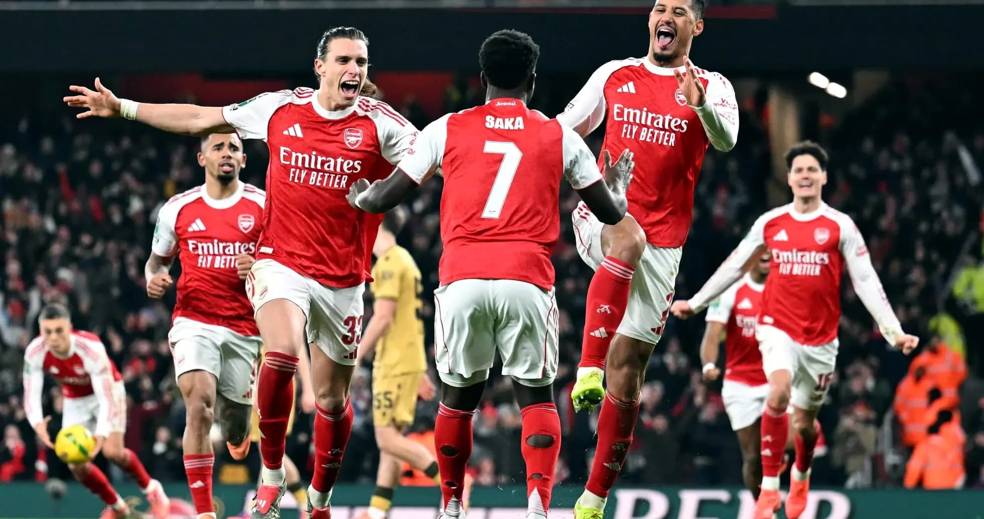Jugadores del Arsenal celebrando un gol Jugadores del Arsenal celebrando un gol