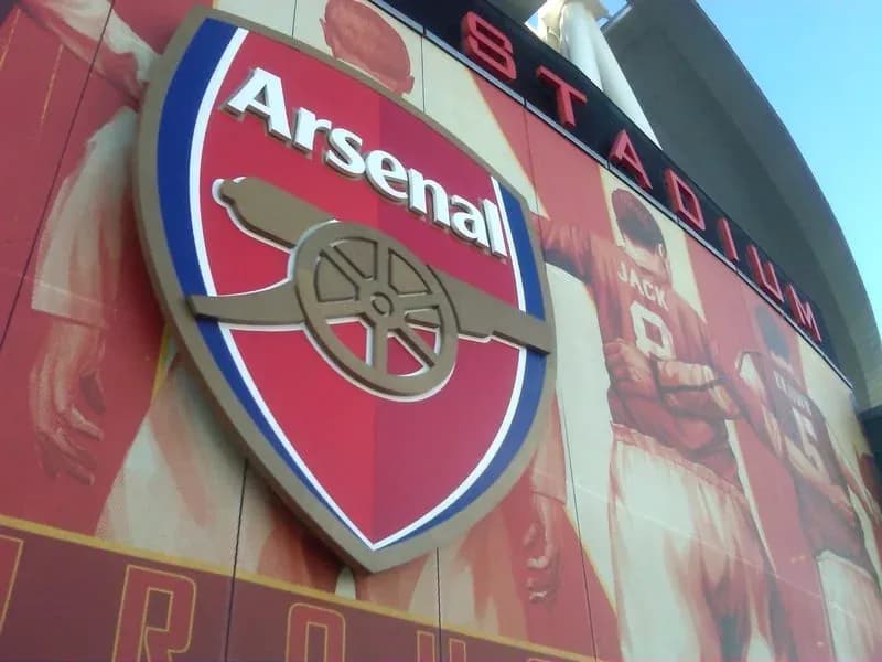Escudo del Arsenal en el estadio Escudo del Arsenal en el estadio