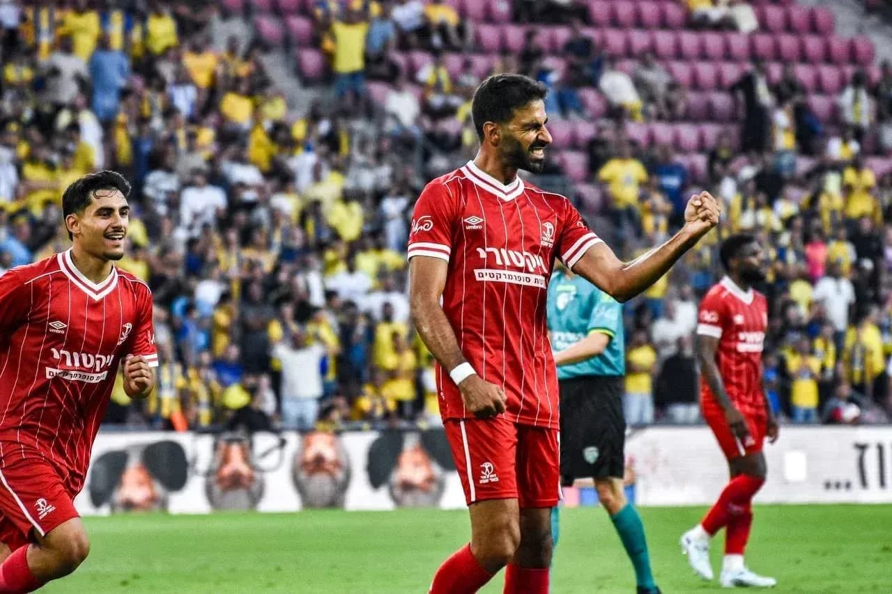 Jugadores de Hapoel Beer Sheva celebrando un gol Jugadores de Hapoel Beer Sheva celebrando un gol