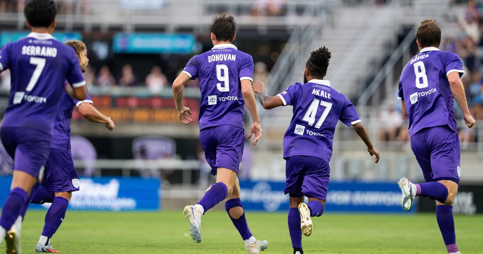 Jugadores de Louisville City celebrando un gol Jugadores de Louisville City celebrando un gol
