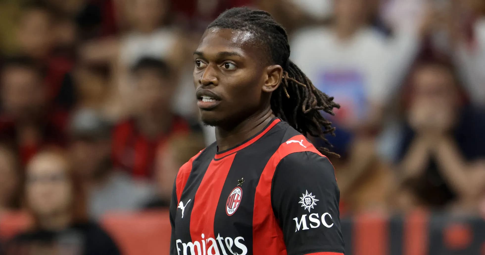 Jugador de AC Milan en el campo durante el partido Jugador de AC Milan en el campo durante el partido