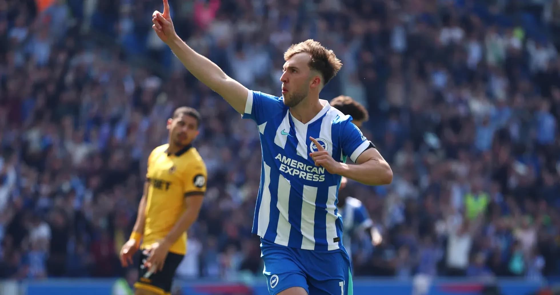 Jugador de Brighton celebra un gol Jugador de Brighton celebra un gol