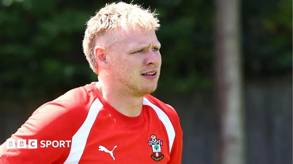 Jugador entrenando con camiseta de Southampton FC Jugador entrenando con camiseta de Southampton FC