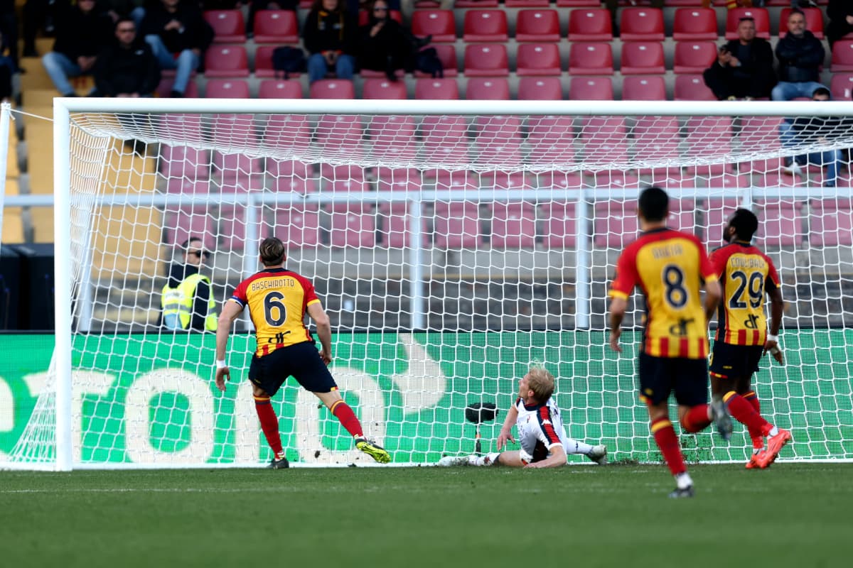 Gol de Lecce durante el partido contra Genoa Gol de Lecce durante el partido contra Genoa