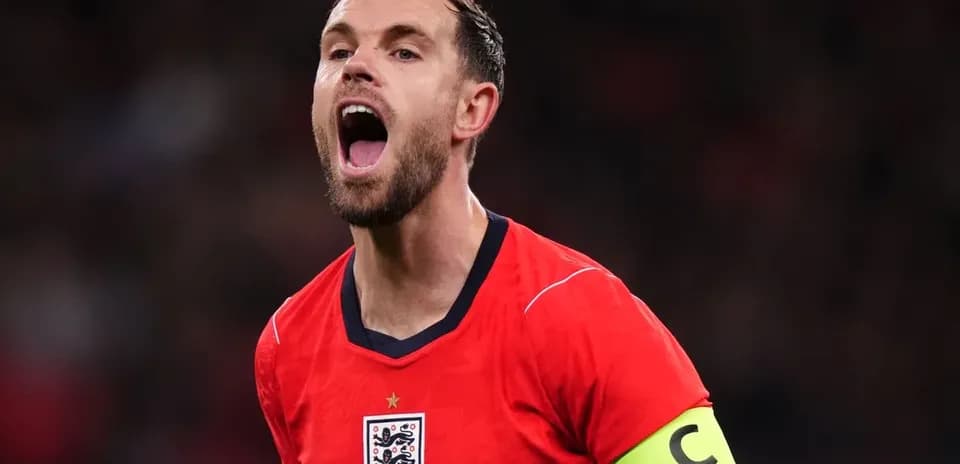 Jugador de Inglaterra gritando durante un partido Jugador de Inglaterra gritando durante un partido