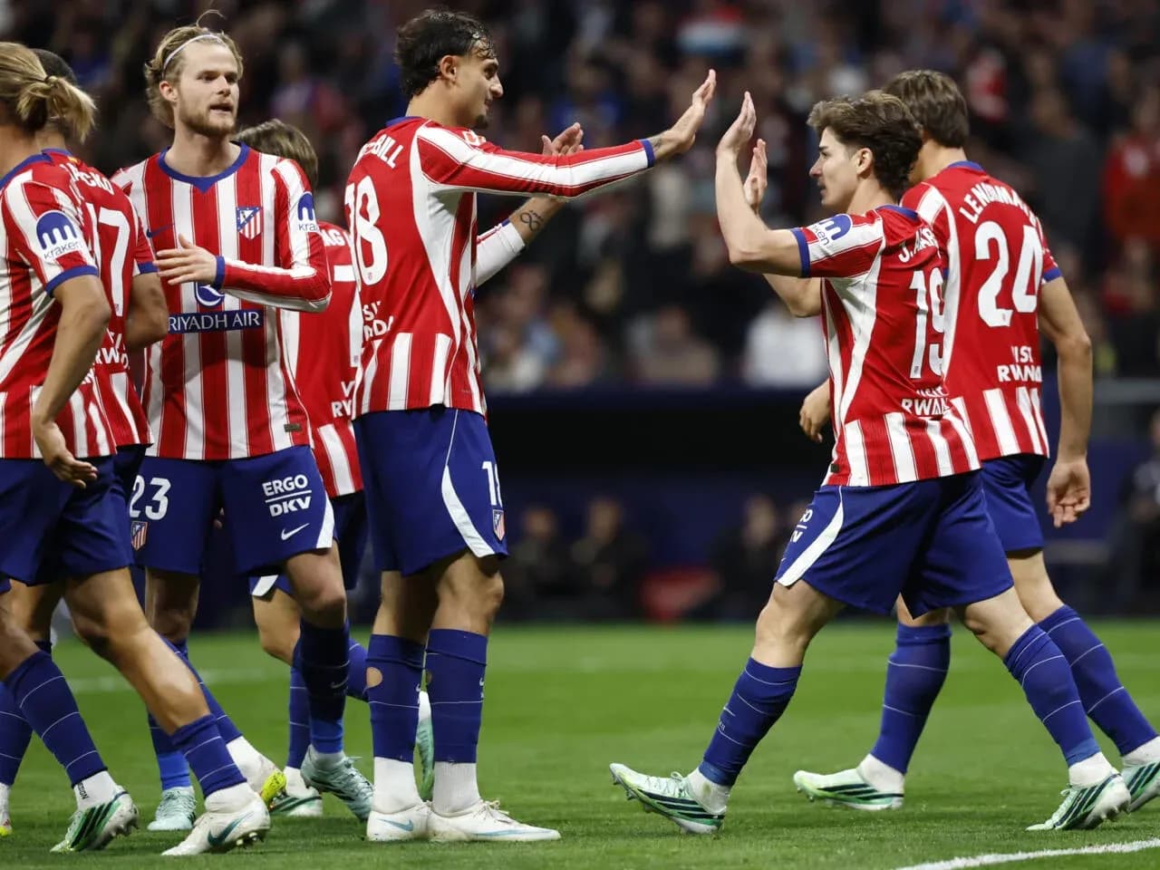 Jugadores del Atlético de Madrid celebrando un gol Jugadores del Atlético de Madrid celebrando un gol