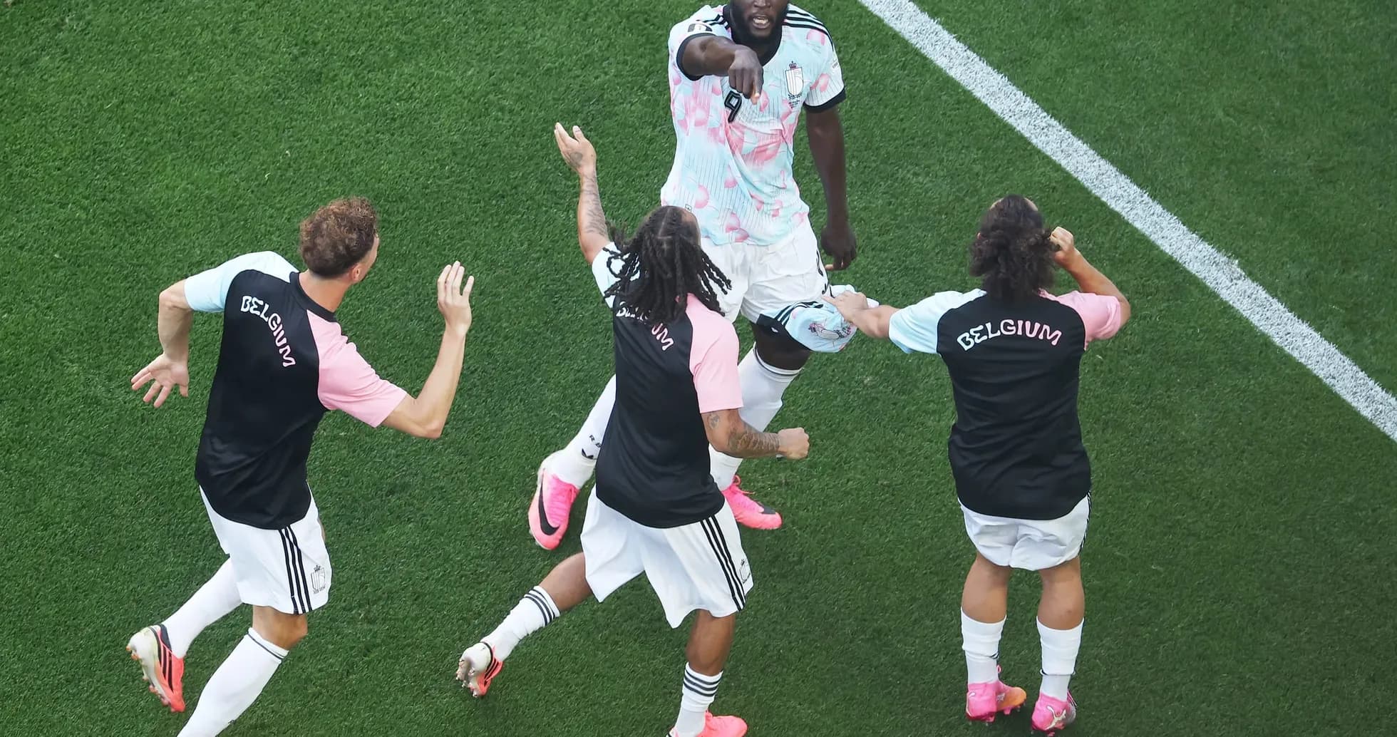 Jugadores de Bélgica celebrando un gol Jugadores de Bélgica celebrando un gol