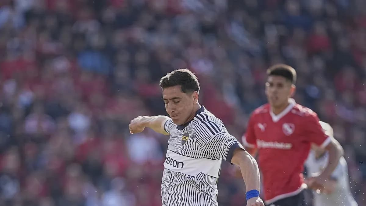 Jugador de Boca Juniors en acción durante el partido Jugador de Boca Juniors en acción durante el partido