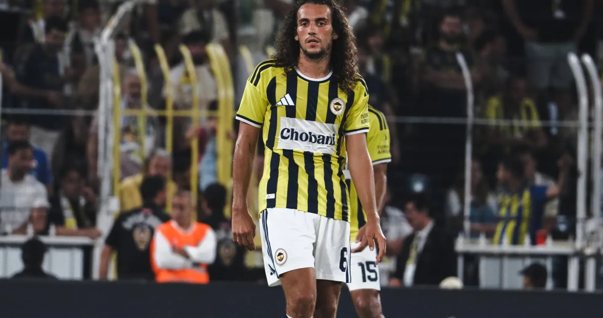 Jugador de Fenerbahçe en el partido Jugador de Fenerbahçe en el partido