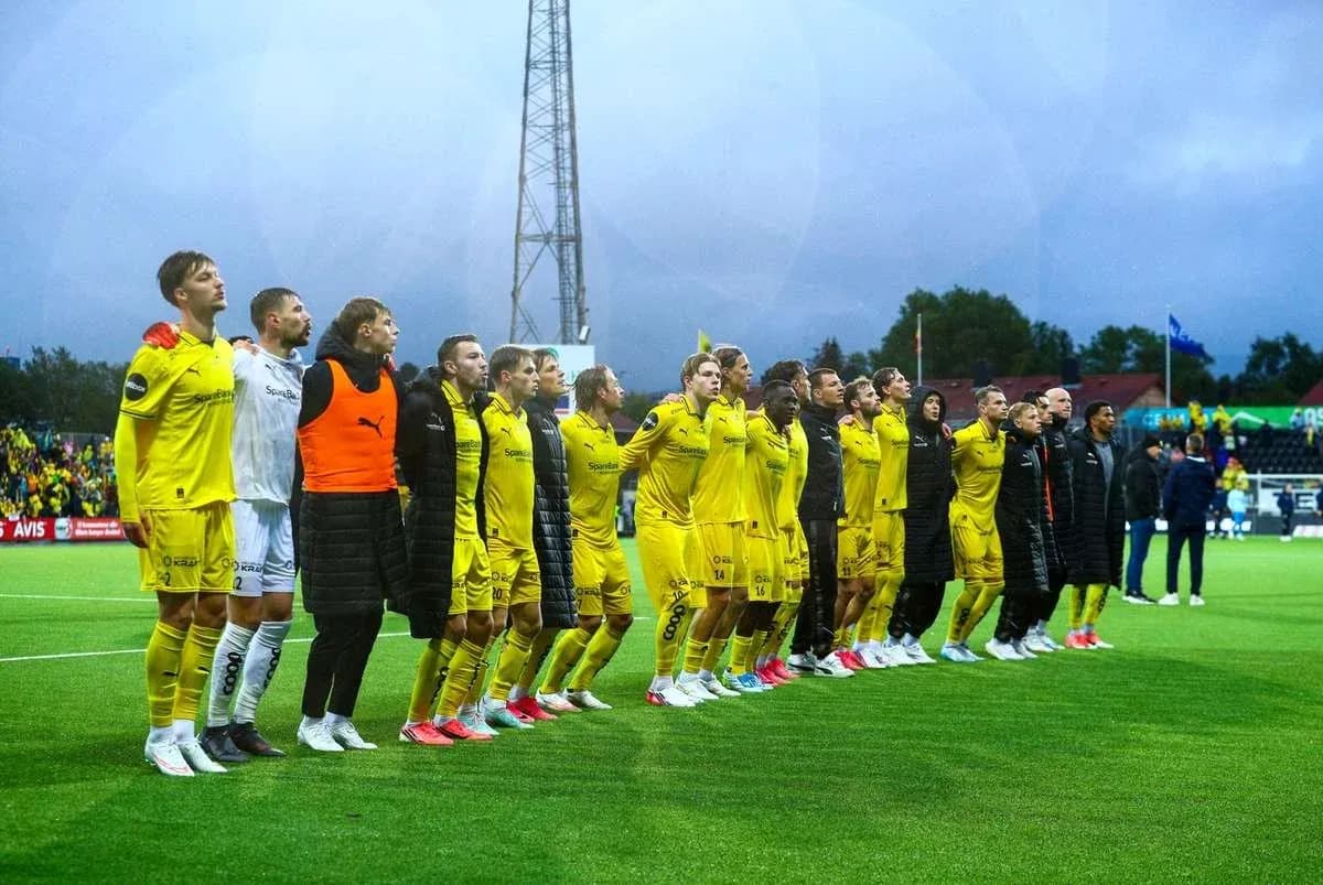 Equipo de Bodo/Glimt alineado antes del partido Equipo de Bodo/Glimt alineado antes del partido