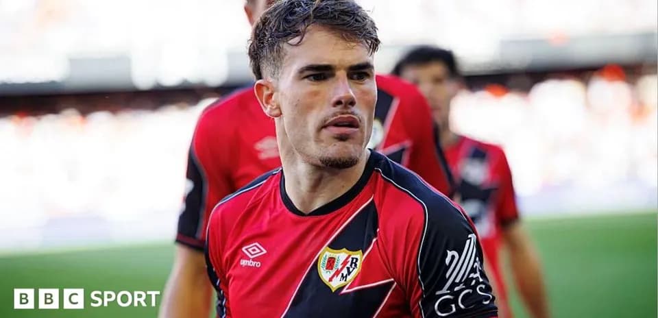 Jugador de Rayo Vallecano en el campo Jugador de Rayo Vallecano en el campo