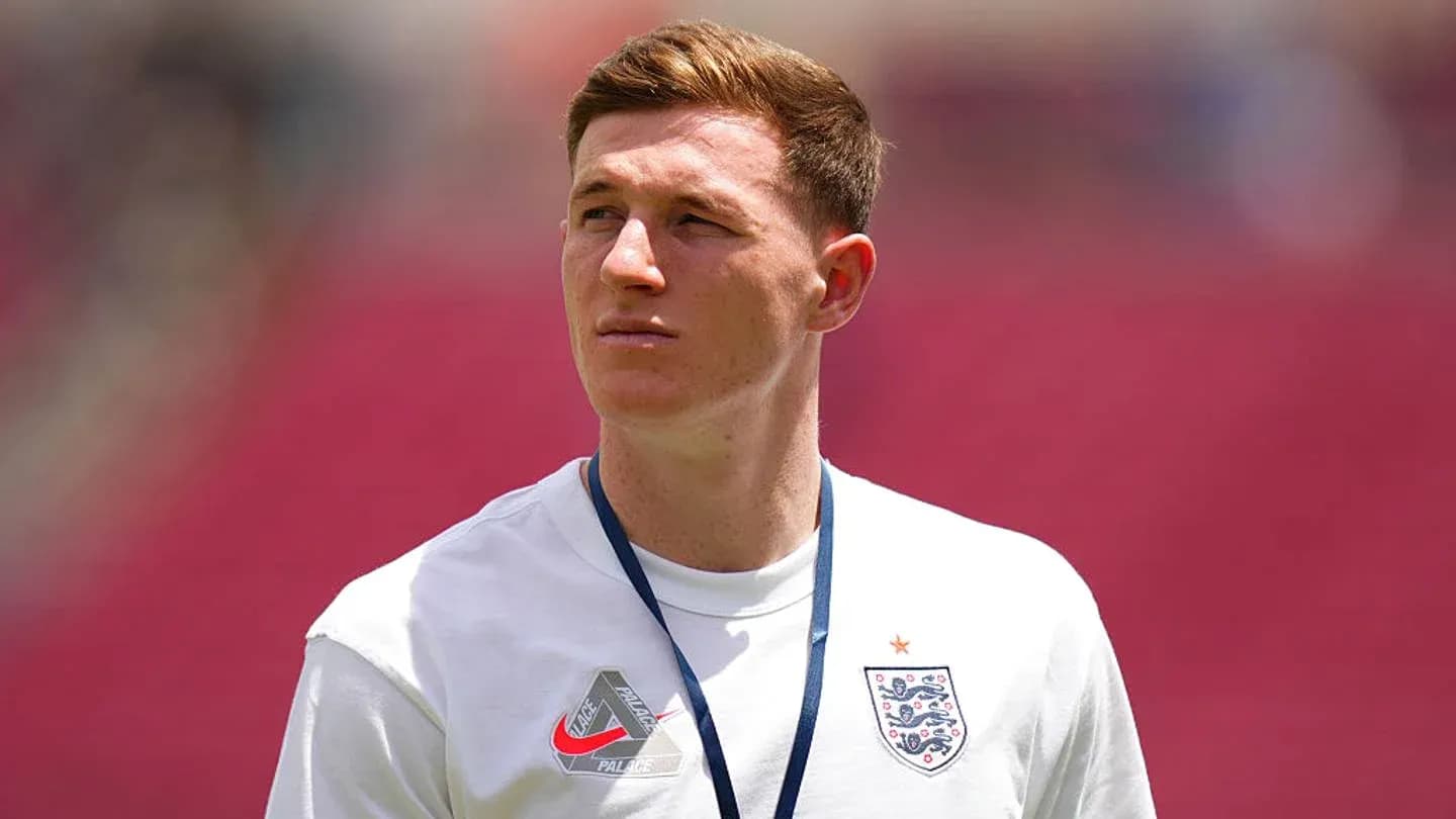 Jugador de Inglaterra observando desde el campo Jugador de Inglaterra observando desde el campo