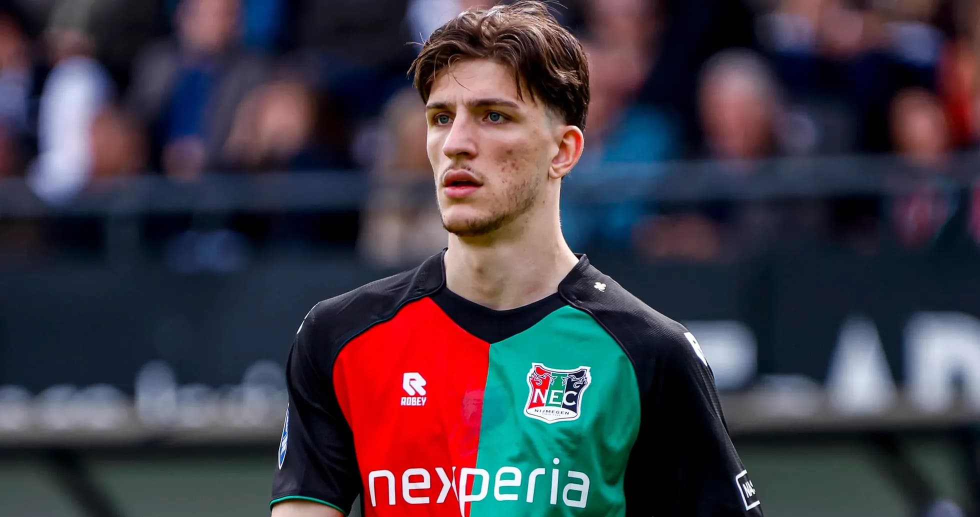 Jugador de NEC Nijmegen en el campo durante el partido Jugador de NEC Nijmegen en el campo durante el partido