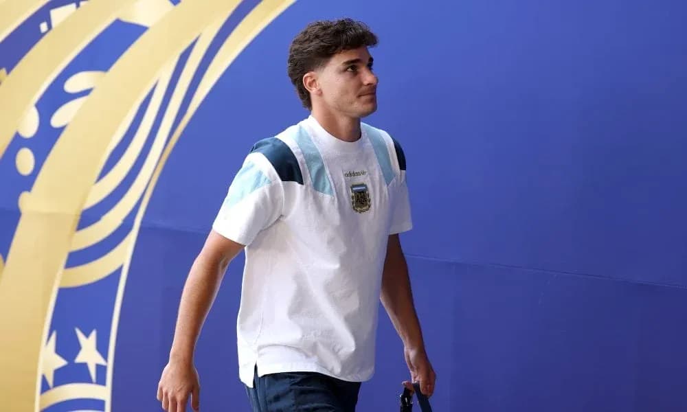 Jugador entrando con camiseta de Argentina Jugador entrando con camiseta de Argentina