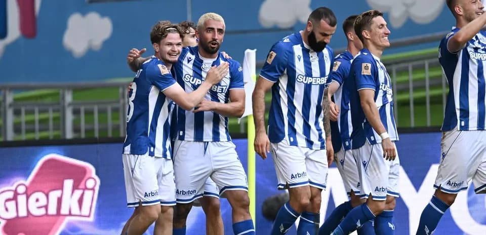 Jugadores de Lech Poznań celebrando un gol Jugadores de Lech Poznań celebrando un gol