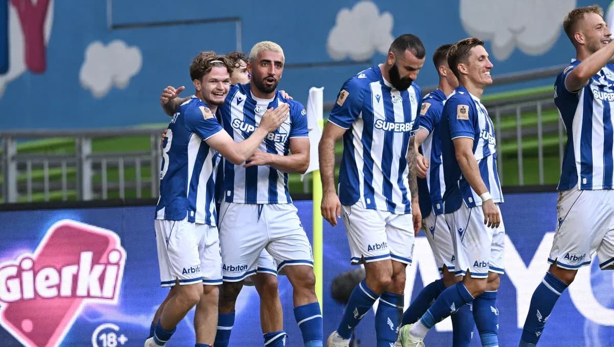 Jugadores de Lech Poznań celebrando un gol Jugadores de Lech Poznań celebrando un gol