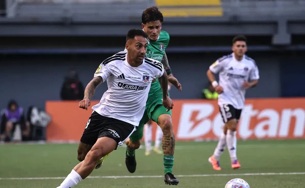 Jugador de Colo Colo en acción durante el partido Jugador de Colo Colo en acción durante el partido