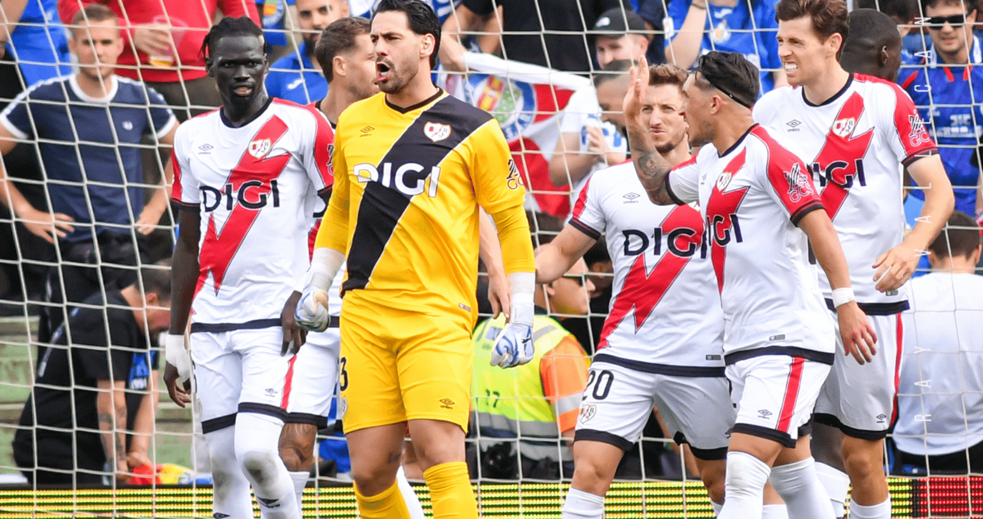 Jugadores de Rayo Vallecano celebrando un gol Jugadores de Rayo Vallecano celebrando un gol